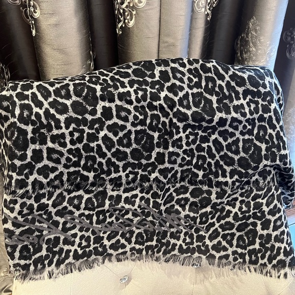 Michael Kors Scarf - Picture 2 of 3